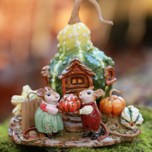 M759 Thanksgiving Harvest House