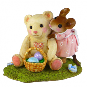 M522 Teddy's Easter Hug