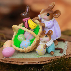 M718b Tumbling Easter Treats